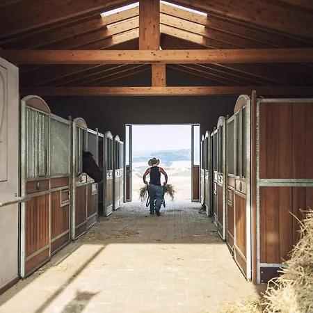 Panieracci Séjour à la ferme